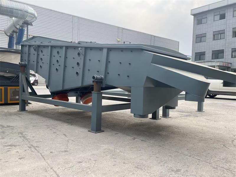 直線振動(dòng)篩 工業(yè)篩分物料的得力助手